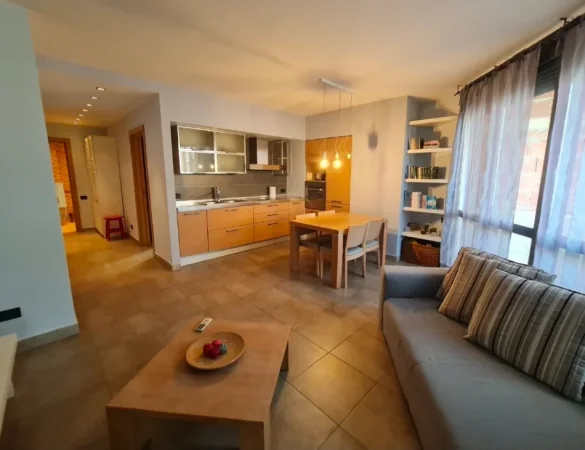 Tirane, jepet me qera apartament 1+1+Ballkon Kati 4, 70 m² 700 € (Rruga Vaso Pasha)