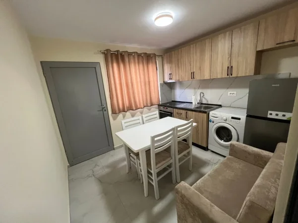 Tirane, jepet me qera apartament 1+1 Kati 1, 400 € (spitali qsut , Allias)