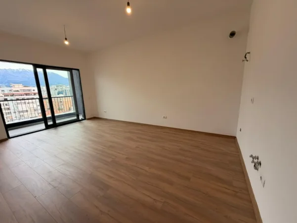 Tirane, jepet me qera zyre Kati 7, 70 m² 650 € (Rruga e Barrikadave)