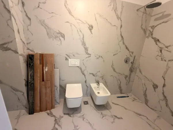 Tirane, jepet me qera zyre Kati 7, 70 m² 650 € (Rruga e Barrikadave)