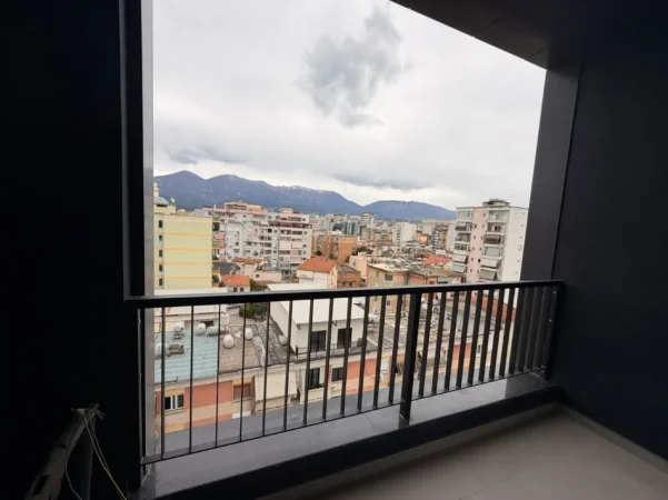 Tirane, jepet me qera zyre Kati 7, 70 m² 650 € (Rruga e Barrikadave)