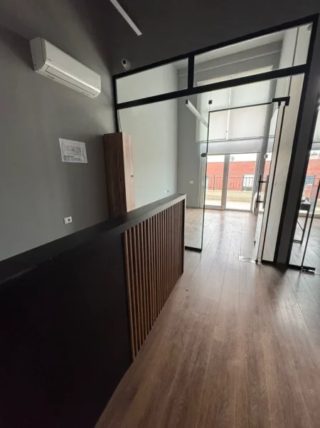 Tirane, jepet me qera zyre Kati 10, 333 m² 5.000 € (ALI DEMI)