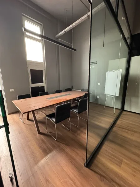 Tirane, jepet me qera zyre Kati 10, 333 m² 5.000 € (ALI DEMI)