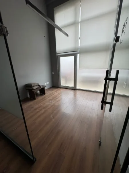 Tirane, jepet me qera zyre Kati 10, 333 m² 5.000 € (ALI DEMI)