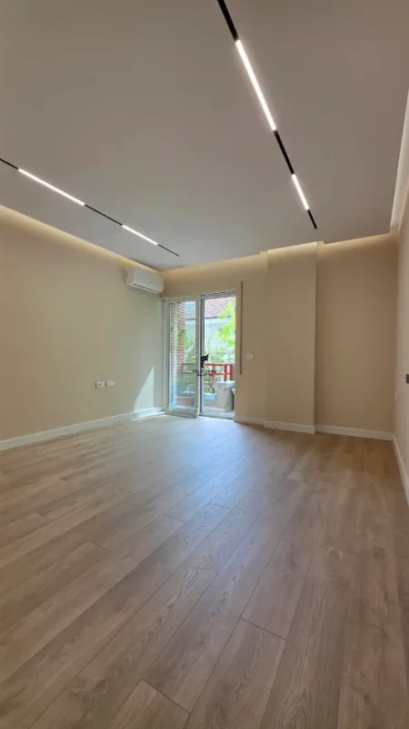 Tirane, jepet me qera zyre Kati 2, 131 m² 2.500 € (AIR ALBANIA)