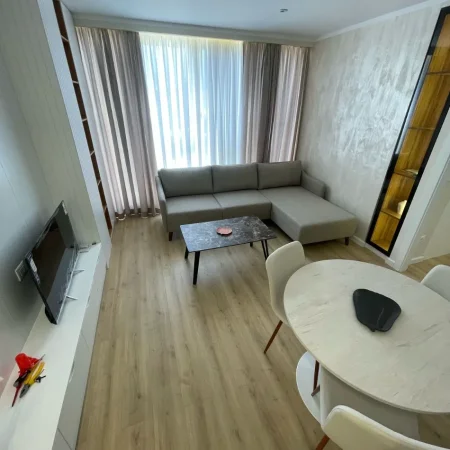 Tirane, jepet me qera 1+1+Ballkon , 70 m² 600 € (Bulevardi i Ri)