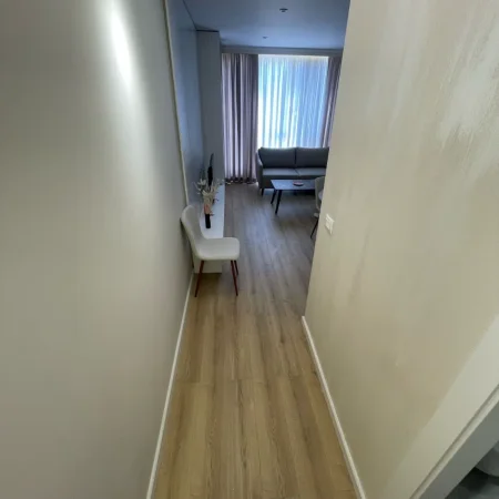 Tirane, jepet me qera 1+1+Ballkon , 70 m² 600 € (Bulevardi i Ri)