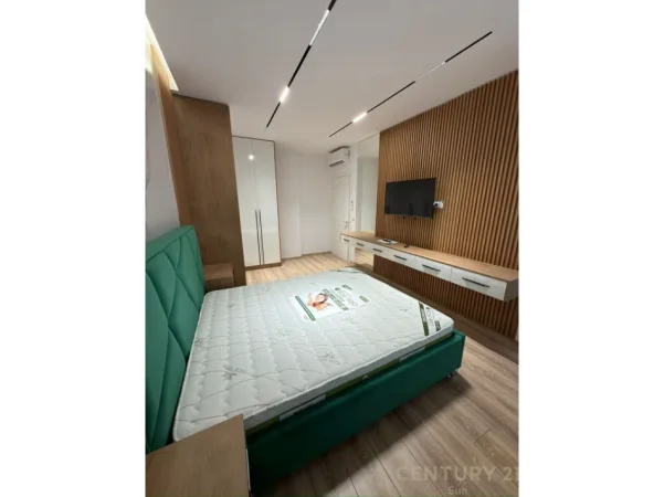 Tirane, jepet me qera apartament 2+1+Ballkon Kati 7, 100 m² 1.000 € 