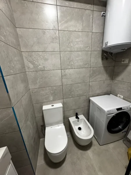 Tirane, jepet me qera apartament 1+1 Kati 6, 64 m² 500 € (brryli)