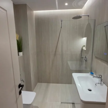 Tirane, jepet me qera zyre , 131 m² 2.500 € (RTSH)