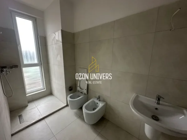 Tirane, jepet me qera apartament 2+1+Ballkon Kati 4, 95 m² 700 € (Rruga Siri Kodra)