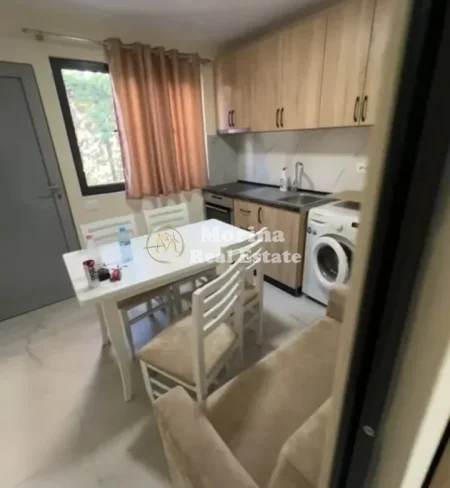 Tirane, jepet me qera apartament 1+1 Kati 1, 50 m² 400 € (Shkolla e Bashkuar)