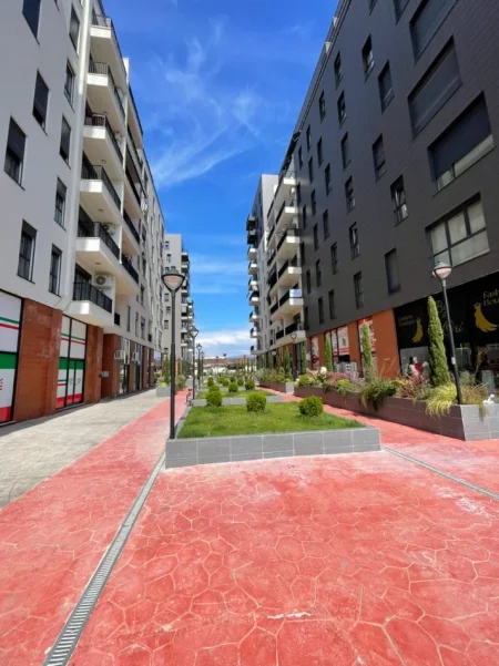 Tirane, jepet me qera ambjent biznesi Kati 0, 55 m² 630 € (Trio Towers , Don Bosko)