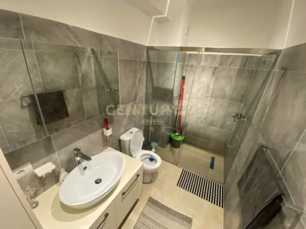 Tirane, jepet me qera apartament 1+1+Ballkon Kati 1, 90 m² 550 € 
