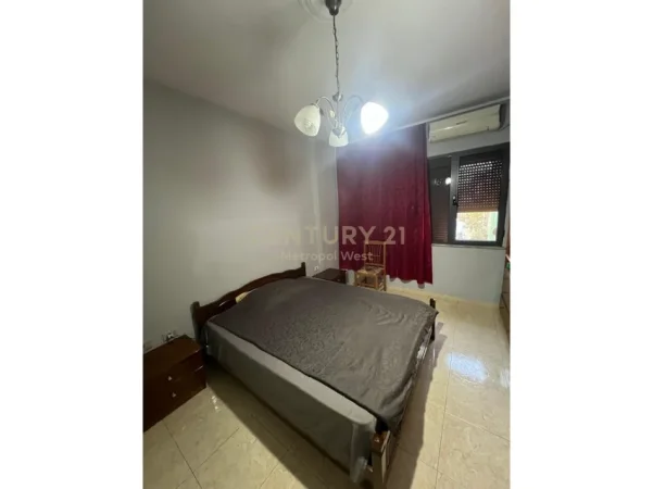 Tirane, jepet me qera apartament 2+1+Ballkon Kati 2, 94 m² 600 € (vasil shanto)
