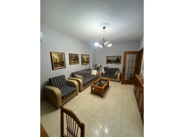 Tirane, jepet me qera apartament 2+1+Ballkon Kati 2, 94 m² 600 € (vasil shanto)