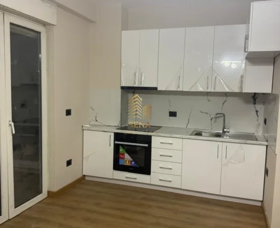 Tirane, jepet me qera apartament 1+1+Ballkon Kati 2, 60 m² 500 € (Ali Demi)