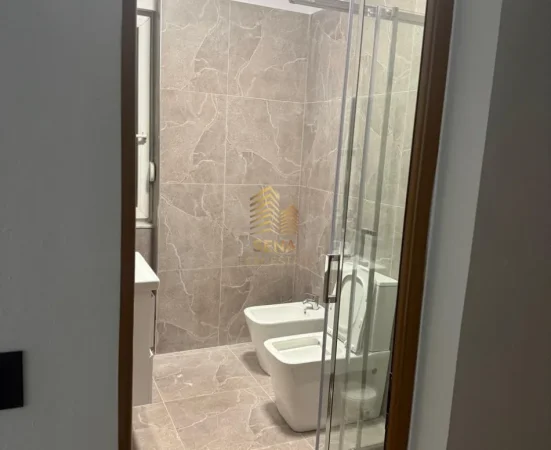 Tirane, jepet me qera apartament 1+1+Ballkon Kati 2, 60 m² 500 € (Ali Demi)