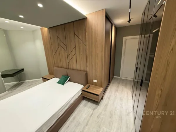 Tirane, jepet me qera apartament 2+1+Ballkon Kati 8, 89 m² 750 € 