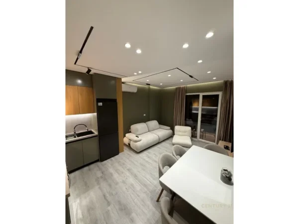 Tirane, jepet me qera apartament 2+1+Ballkon Kati 8, 89 m² 750 € 