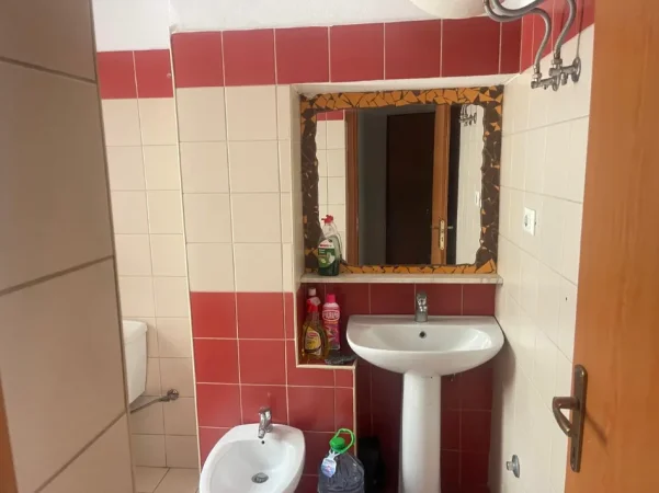 Shqiperi, jepet me qera apartament 1+1 Kati 2, 