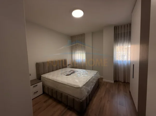 Tirane, jepet me qera apartament 2+1+Ballkon Kati 2, 89 m² 950 € (Rruga e Elbasanit)