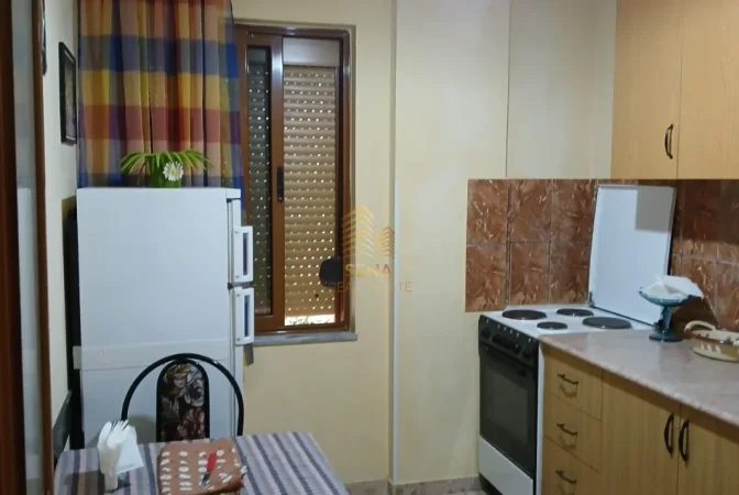 Tirane, jepet me qera apartament 1+1 Kati 2, 55 m² 350 € (Ish Parku i Autobuzave)