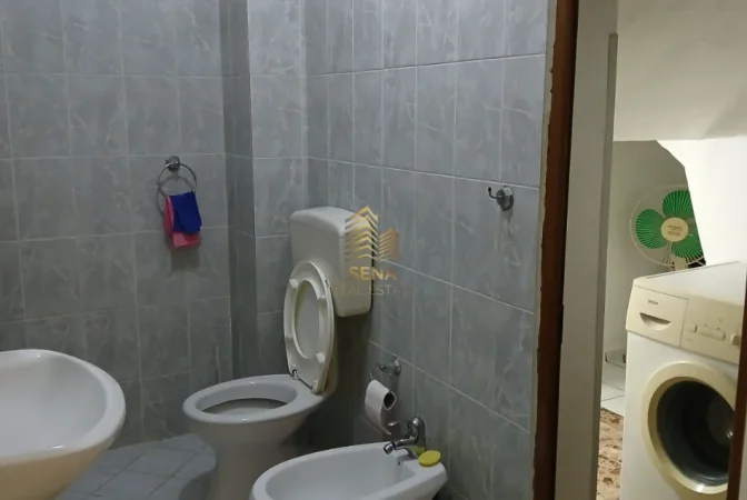 Tirane, jepet me qera apartament 1+1 Kati 2, 55 m² 350 € (Ish Parku i Autobuzave)