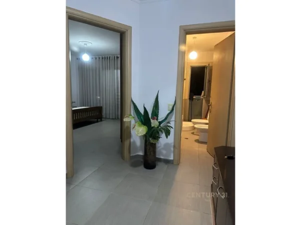 Tirane, jepet me qera apartament 2+1+Ballkon Kati 2, 89 m² 550 €