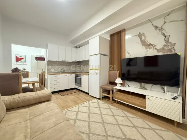 Tirane, jepet me qera apartament 1+1 Kati 1, 40 m² 600 € (petronini , margarita tutulani)