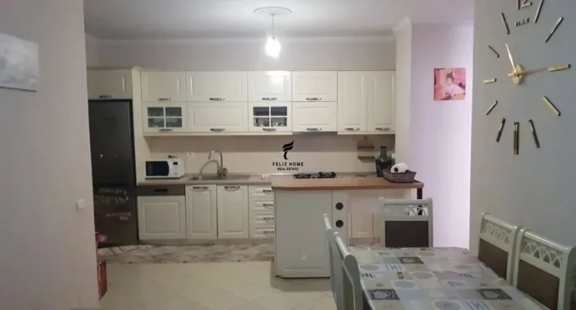 Tirane, jepet me qera apartament 2+1 Kati 4, 90 m² 500 € (YZBERISHT)
