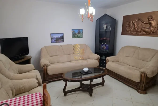 Tirane, jepet me qera apartament 2+1+Ballkon Kati 4, 75 m² 450 € (Selvia)