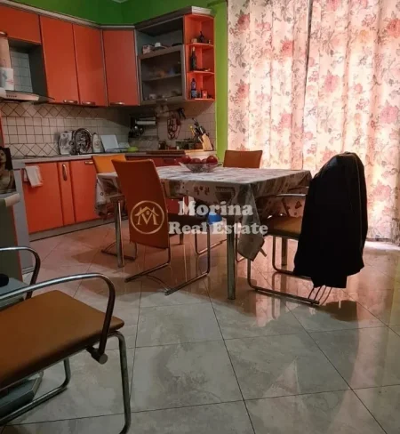 Tirane, jepet me qera Vile , 420 m² 4.000 € (Myslym Shyri)