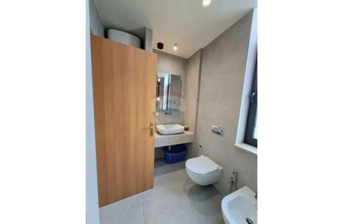 Tirane, jepet me qera 2+1 , 78 m² 1.100 € (Rruga Sami Frasheri)