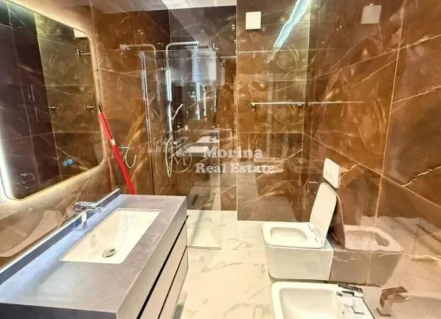 Tirane, jepet me qera apartament 1+1 Kati 2, 75 m² 650 € (Laprake)