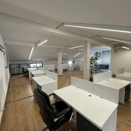 Tirane, jepet me qera zyre , 310 m² 2.500 € (Blloku)