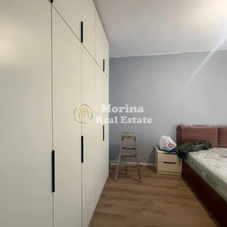 Tirane, jepet me qera apartament 1+1 Kati 4, 70 m² 550 € (Laprake)