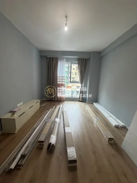 Tirane, jepet me qera apartament 1+1 Kati 4, 70 m² 550 € (Laprake)