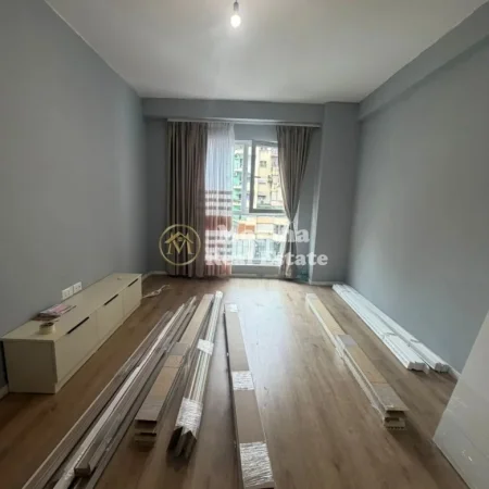 Tirane, jepet me qera apartament 1+1 Kati 4, 70 m² 550 € (Laprake)