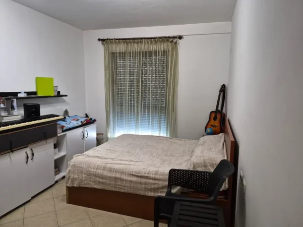 Tirane, jepet me qera apartament 2+1 , 550 € 