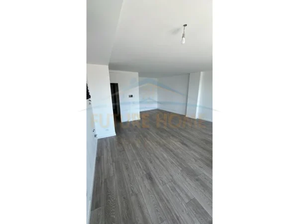 Tirane, jepet me qera apartament 2+1 Kati 9, 125 m² 1.500 € (LAKE VIEW RESIDENCE)