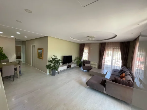 Tirane, jepet me qera apartament 3+1+Aneks+Ballkon , 190 m² 1.400 € (liqeni thate)