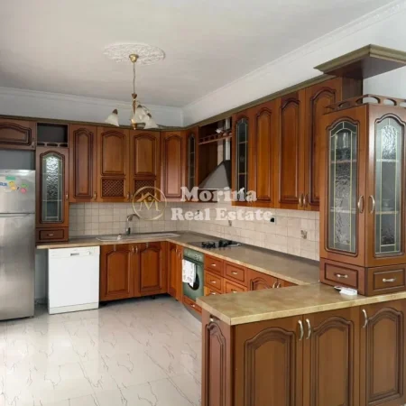 Tirane, jepet me qera shtepi 2+1 Kati 2, 120 m² 500 € (Sauk)