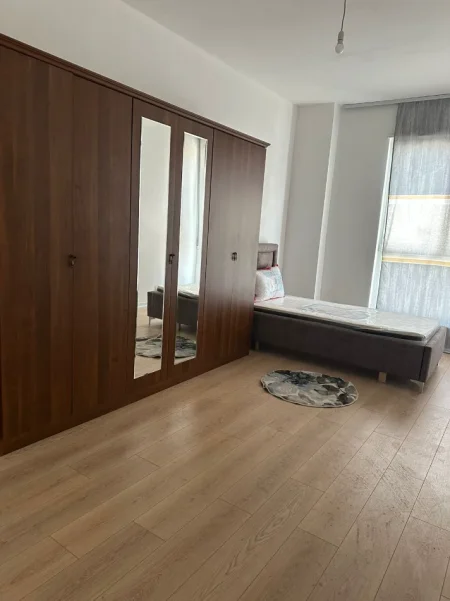 Tirane, jepet me qera apartament 2+1 Kati 4, 110 m² 500 € (Rruga 5 Maj)