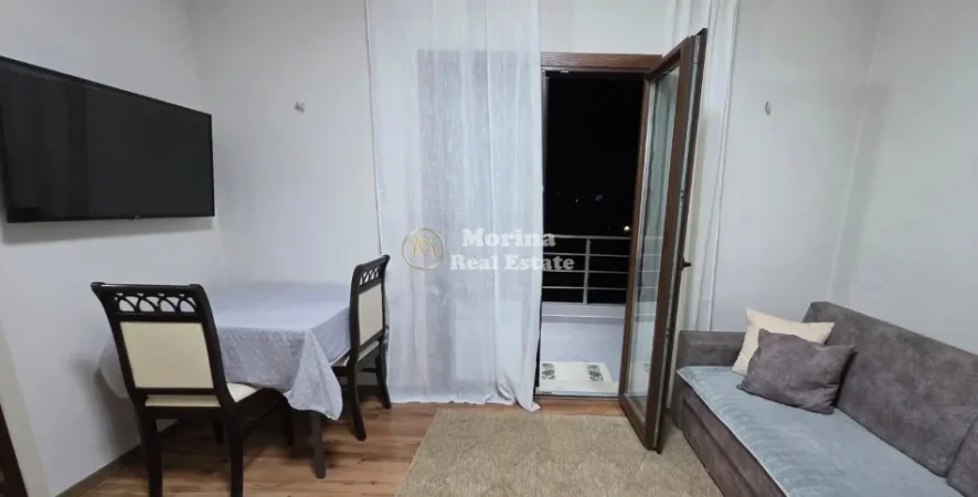 Tirane, jepet me qera shtepi 1+1 Kati 3, 70 m² 450 € (Rruga Elbasanit)