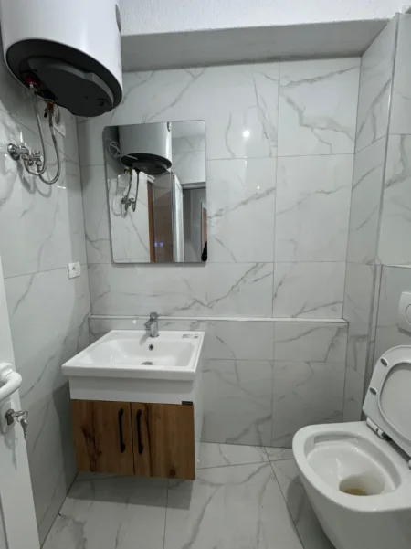 Tirane, jap me qera Vile 2 Katshe , 210 m² 1.100 € (Medreseja)