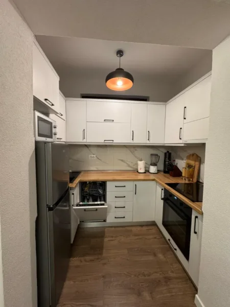 Tirane, jap me qera Vile 2 Katshe , 210 m² 1.100 € (Medreseja)