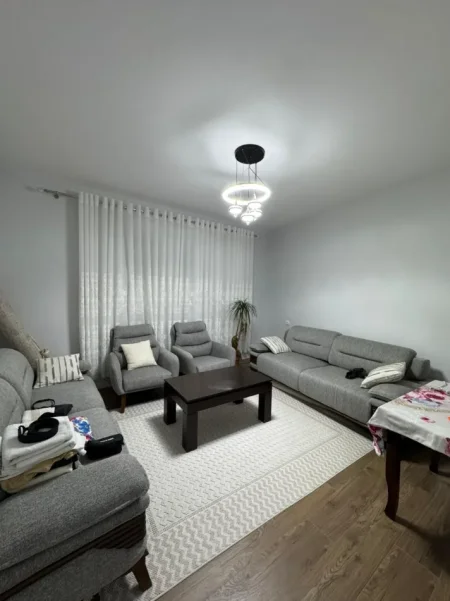 Tirane, jap me qera Vile 2 Katshe , 210 m² 1.100 € (Medreseja)