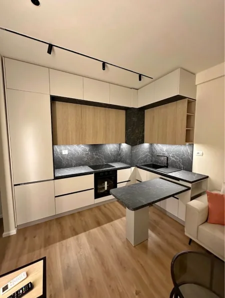 Tirane, jepet me qera apartament 1+1 Kati 7, 60 m² 450 € (REZIDENCA KAIMI)
