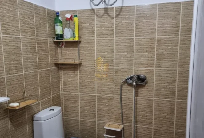 Tirane, jepet me qera apartament 1+1+Ballkon Kati 1, 60 m² 380 € (Shkolla e Bashkuar)